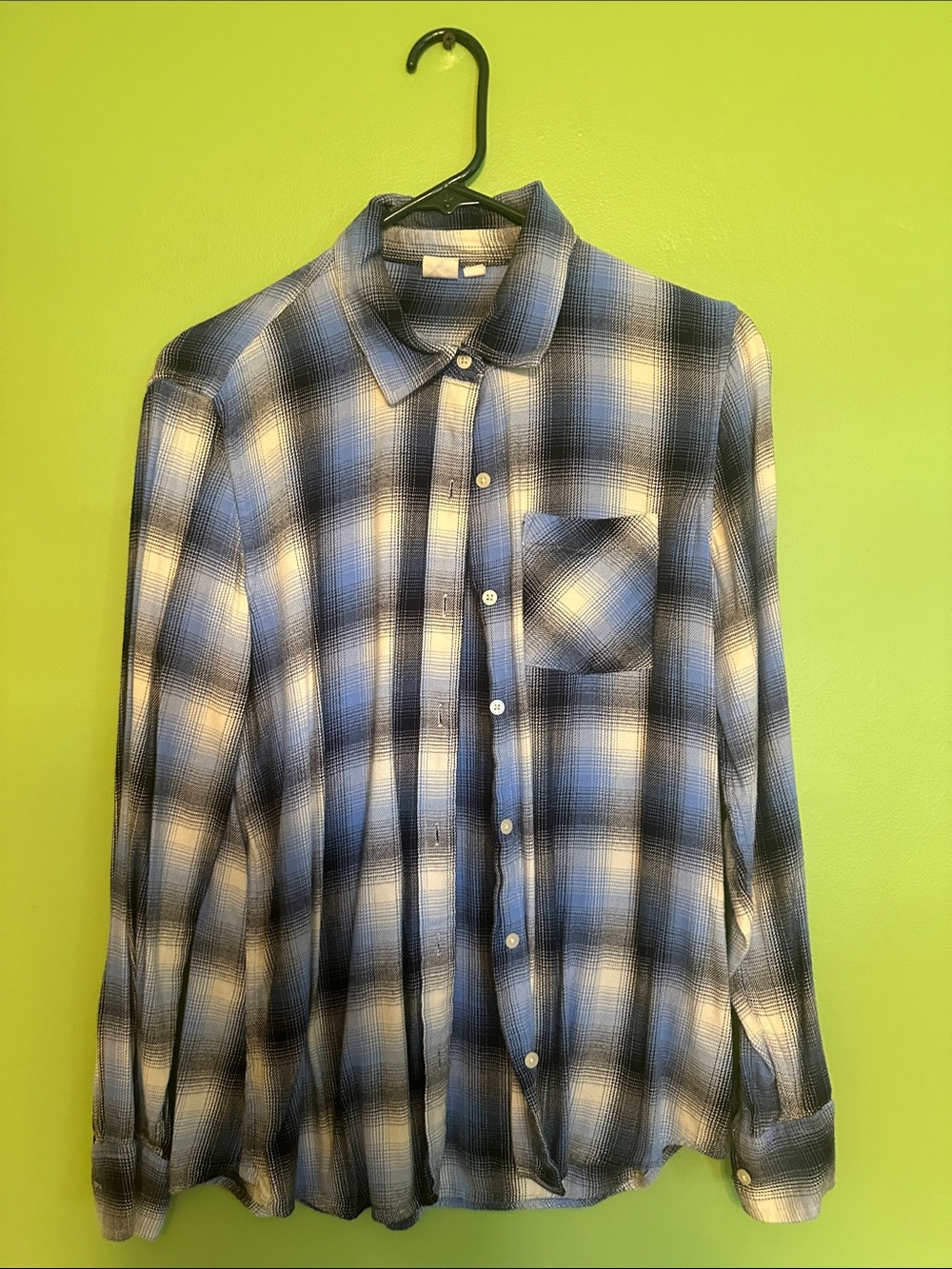Women’s Gap Blue and White Plaid Button-Up Shirt